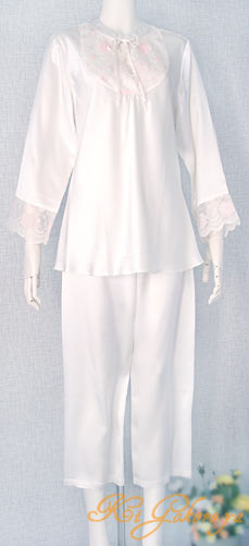 レース花刺繍　シルクパジャマ（長袖/白色）